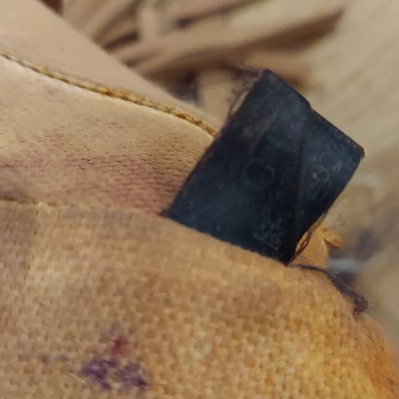 Gucci Tan Leather Crossbody Bag - Picture 13 of 16